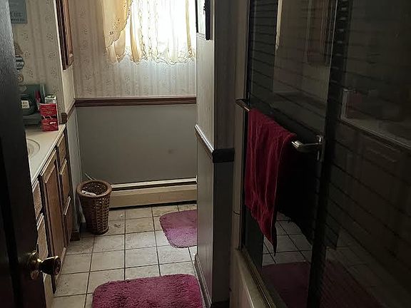 5th image of 636 Scott St