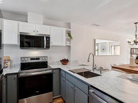 3rd image of 1129 Island Dr