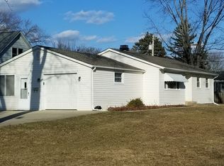 365 Wallace Ave, Crystal Lake, IL 60014