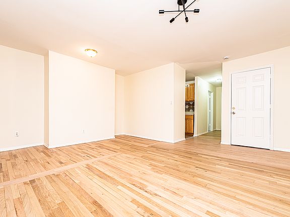 3rd image of 634 Willoughby Ave #1F