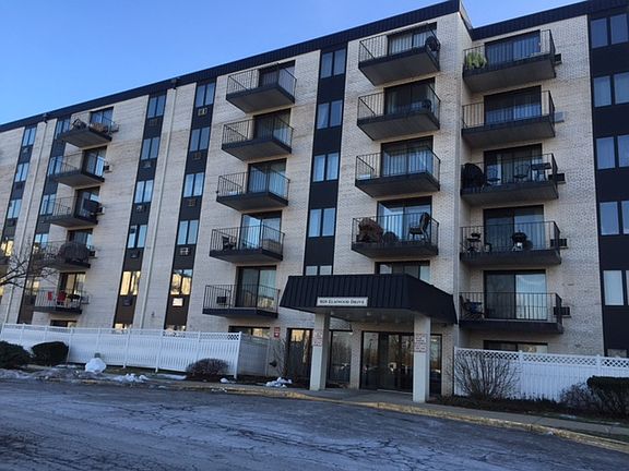 2nd image of 9118 Elmwood Dr #5C