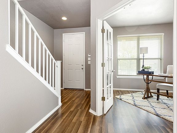 4th image of 1131 Sussex Pl