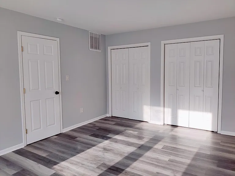 Master Bedroom (Upstairs)