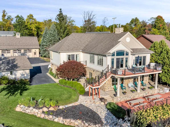 8600 E Ferndale Dr, Manitou Beach, MI 49253