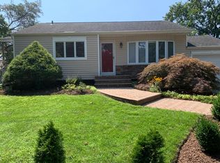 66 Little Plains Rd, Huntington, NY 11743