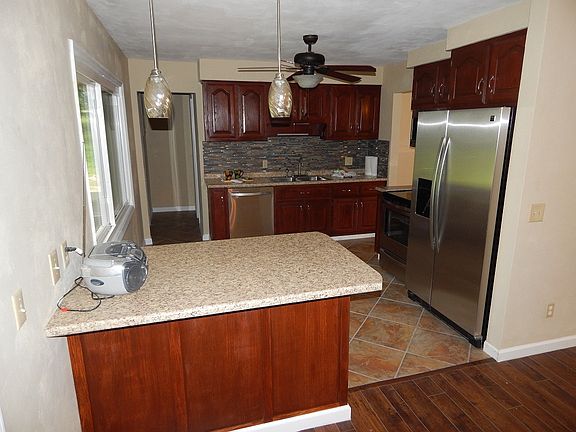 4th image of 1913 Carolina Ln