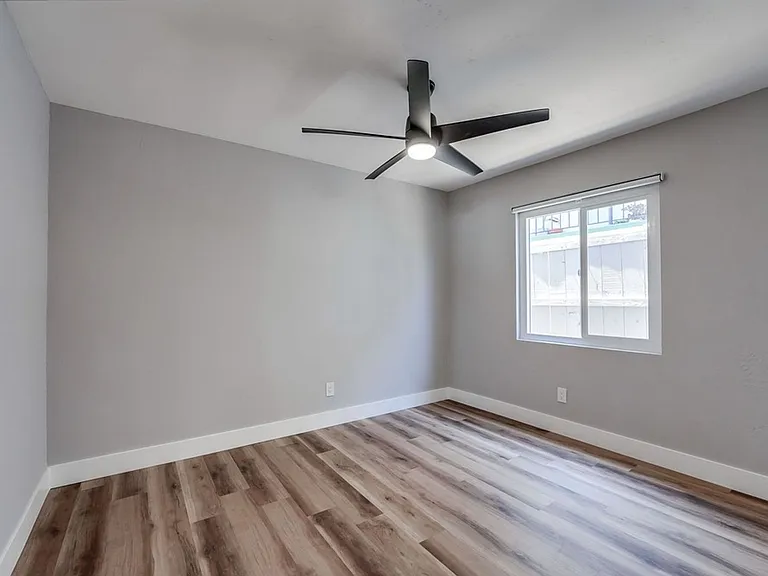 5008-5012 Long Branch Ave — Photo 11