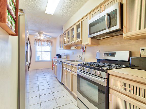 2nd image of 21 Seabreeze Sq