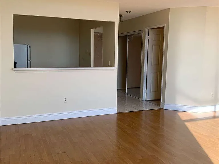 55 Elm Dr W #Penthouse 02 — Photo 9