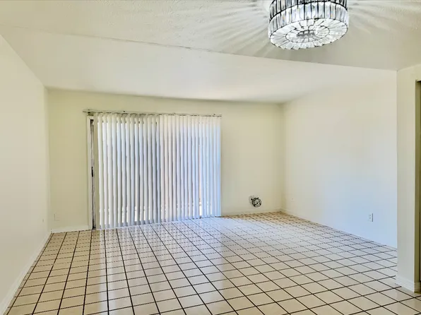 4412 Lake Vista Dr, Metairie, LA 70006