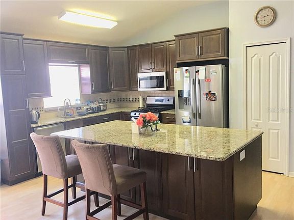 4th image of 2625 Rosehaven Dr