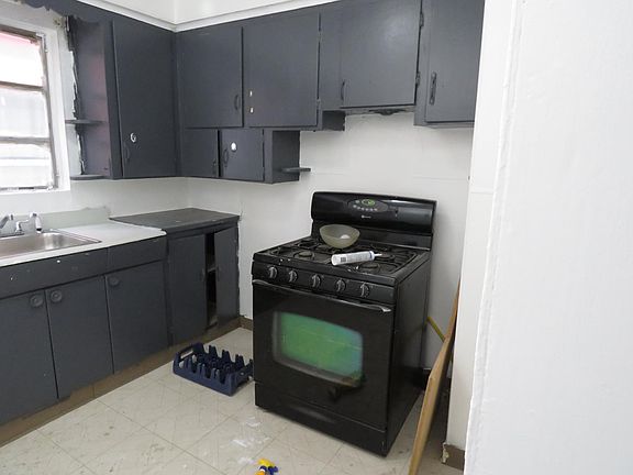 5th image of 1831 Pierce Ave #1