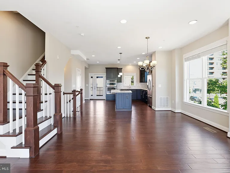 1100 S Edgewood St — Photo 32