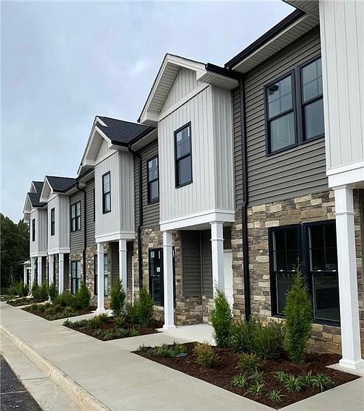 1st image of 58 English Commons Dr