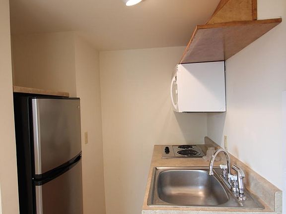 4th image of 11 Fontainebleau Dr #N