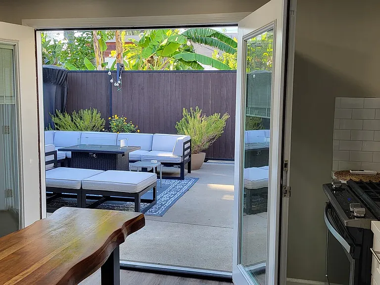7716 Waring Ave — Photo 2