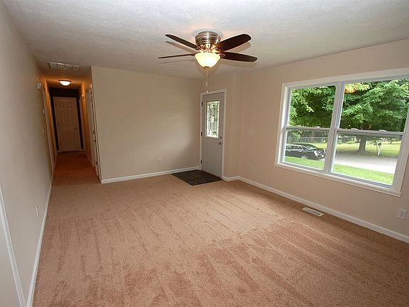 3rd image of 231 W Iroquois Dr