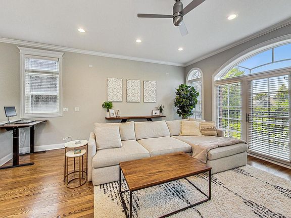 3rd image of 3249 N Southport Ave #3