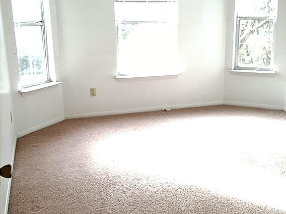 3rd image of 203 Pinto Dr