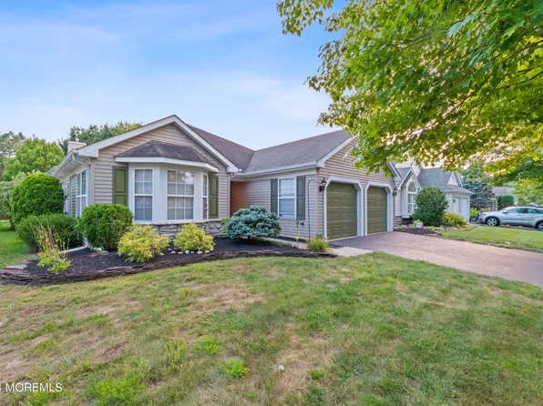 54 Foxwood Road, Lakewood, NJ 08701
