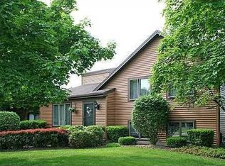 1 Devonshire Cir, Penfield, NY 14526
