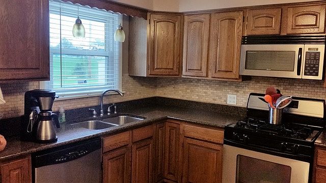 2nd image of 2449 Sarah St