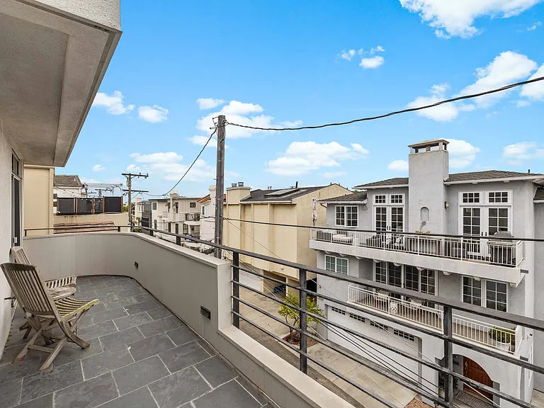 452 Marine Pl — Photo 4