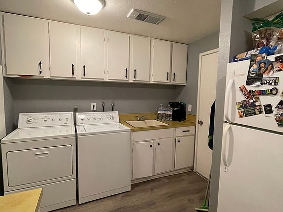 3rd image of 2907 NE Whitman Ave