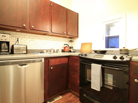 3rd image of 500 W Oak St #1