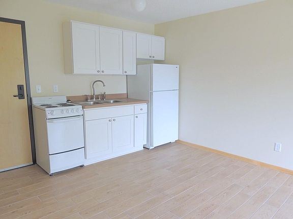 3rd image of 2810 Pleasant Ave S