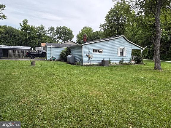 3rd image of 1132 Maple Rd