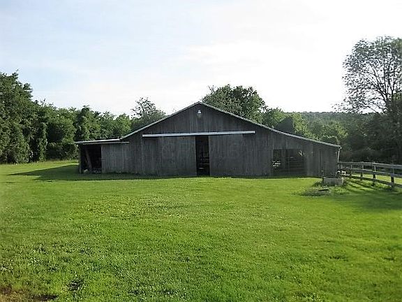 3rd image of 68 Winding Wood Rd