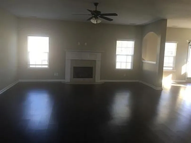 607 Red Oak Ln — Photo 6
