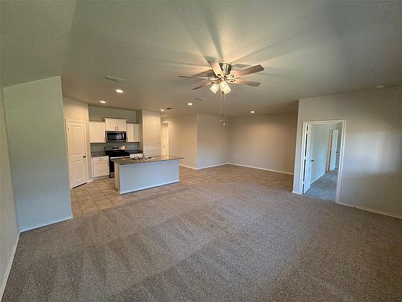 3rd image of 517 Bronze Cir W
