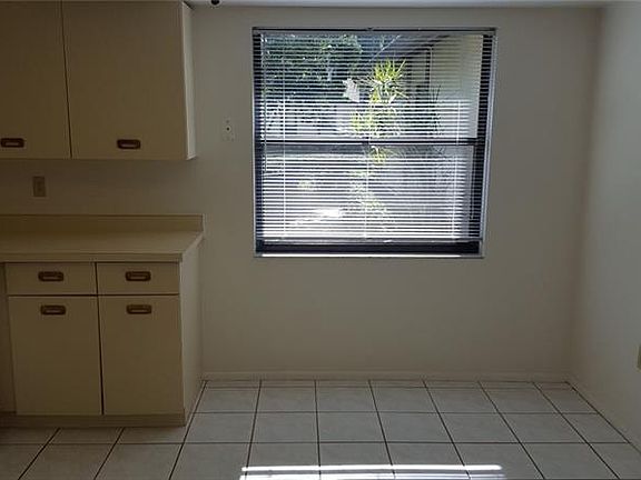 4th image of 559 Oak Hill Cir #33