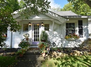 290 S Franklin St, Chagrin Falls, OH 44022