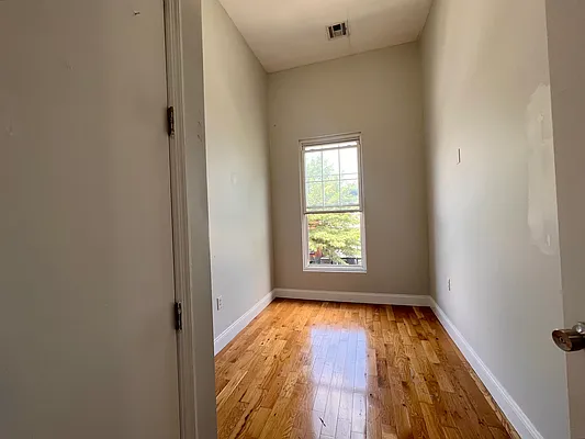 Rented by Pear NYC LLC | media 8