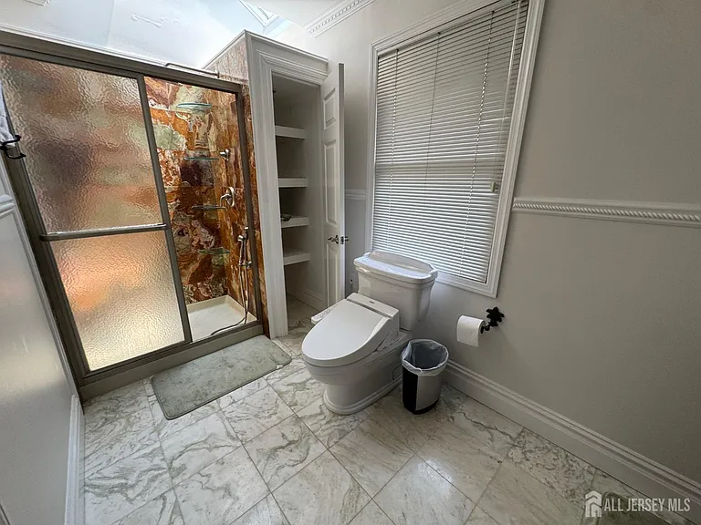 5 Hollywood St — Photo 24