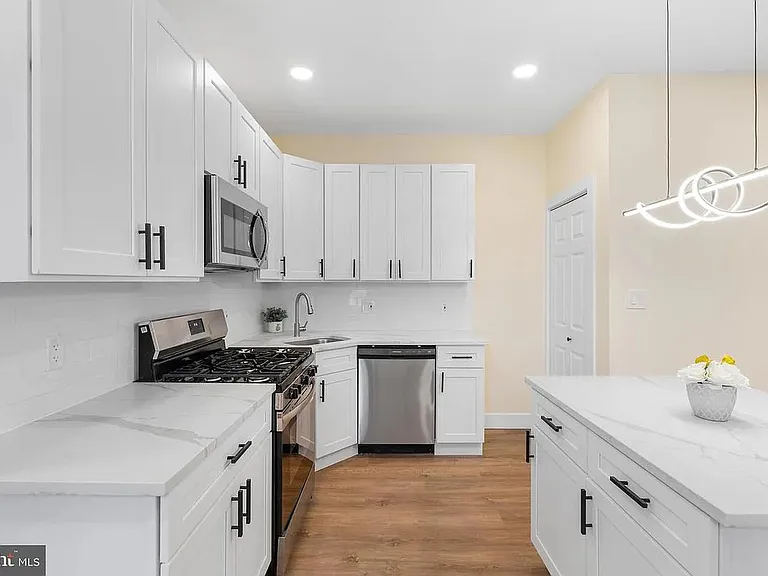 530 Arthur St — Photo 2