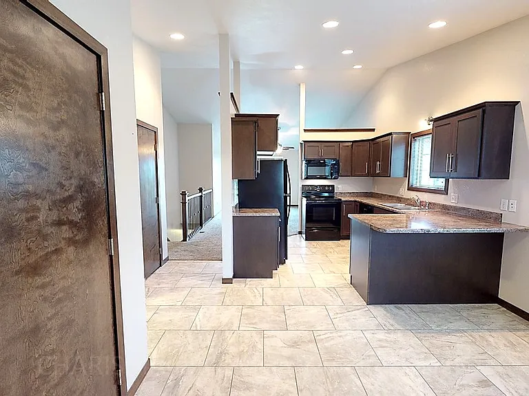 Horizon Properties — Photo 22