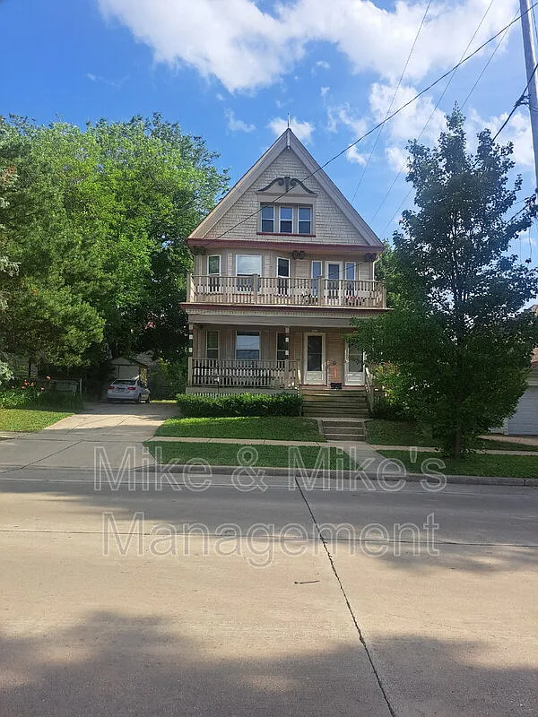 2 bed, 1.0 bath, 1000 sqft, $1,395 — Photo 2