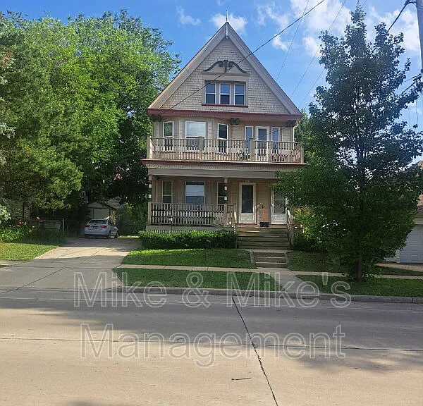 5613 W Lloyd St — Photo 2