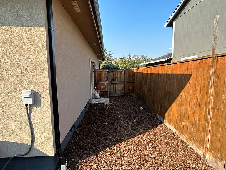 1990 Aristona St — Photo 23