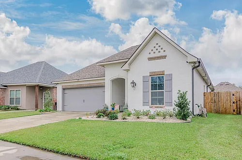 289 Lake Pride Dr Photo 1