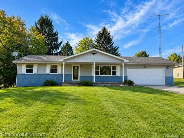 4375 Fish Lake Rd, North Branch, MI 48461