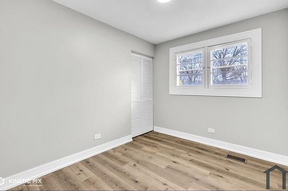 4th image of 338 Indianwood Blvd