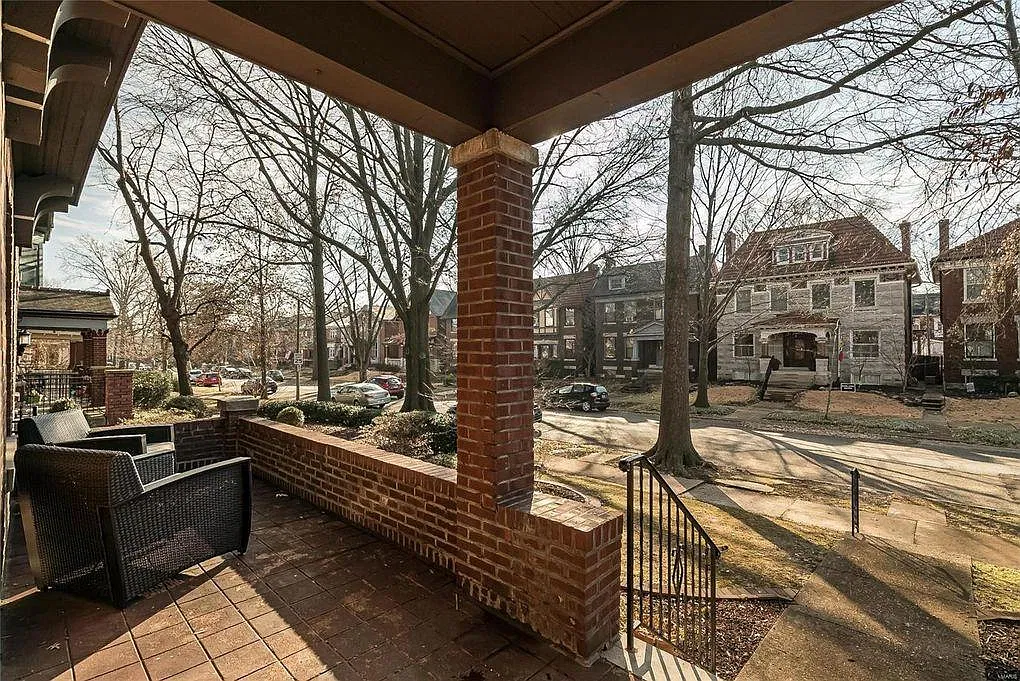 5 bed, 3544 sqft, $4,595 — Photo 4
