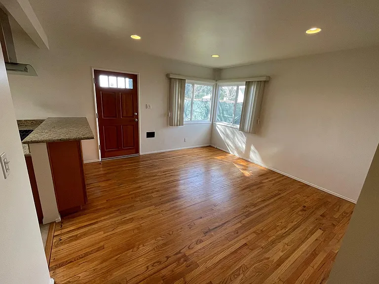 1602 N Rowell Ave — Photo 4