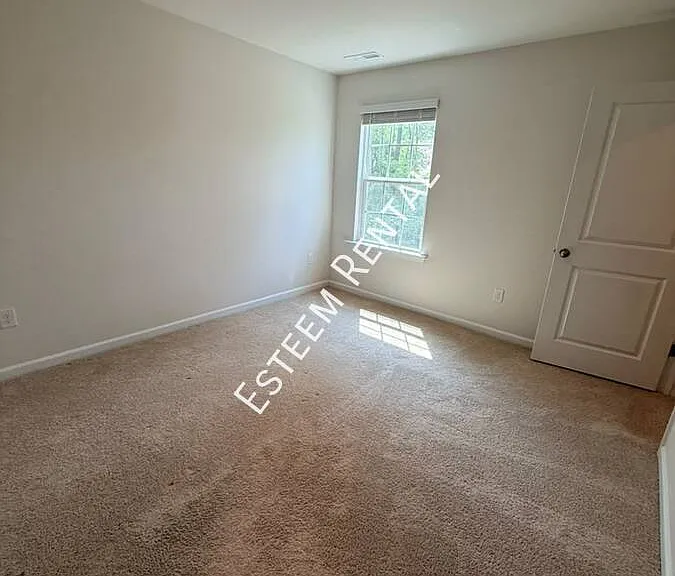 135 Palm Dr — Photo 15