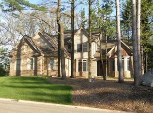 705 Fox Trl, Island Lake, IL 60042